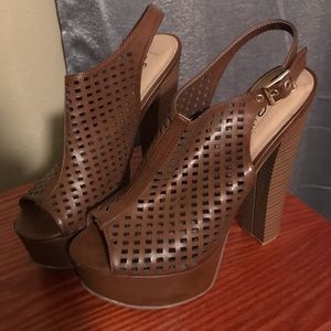 Brown high heels (7.5)